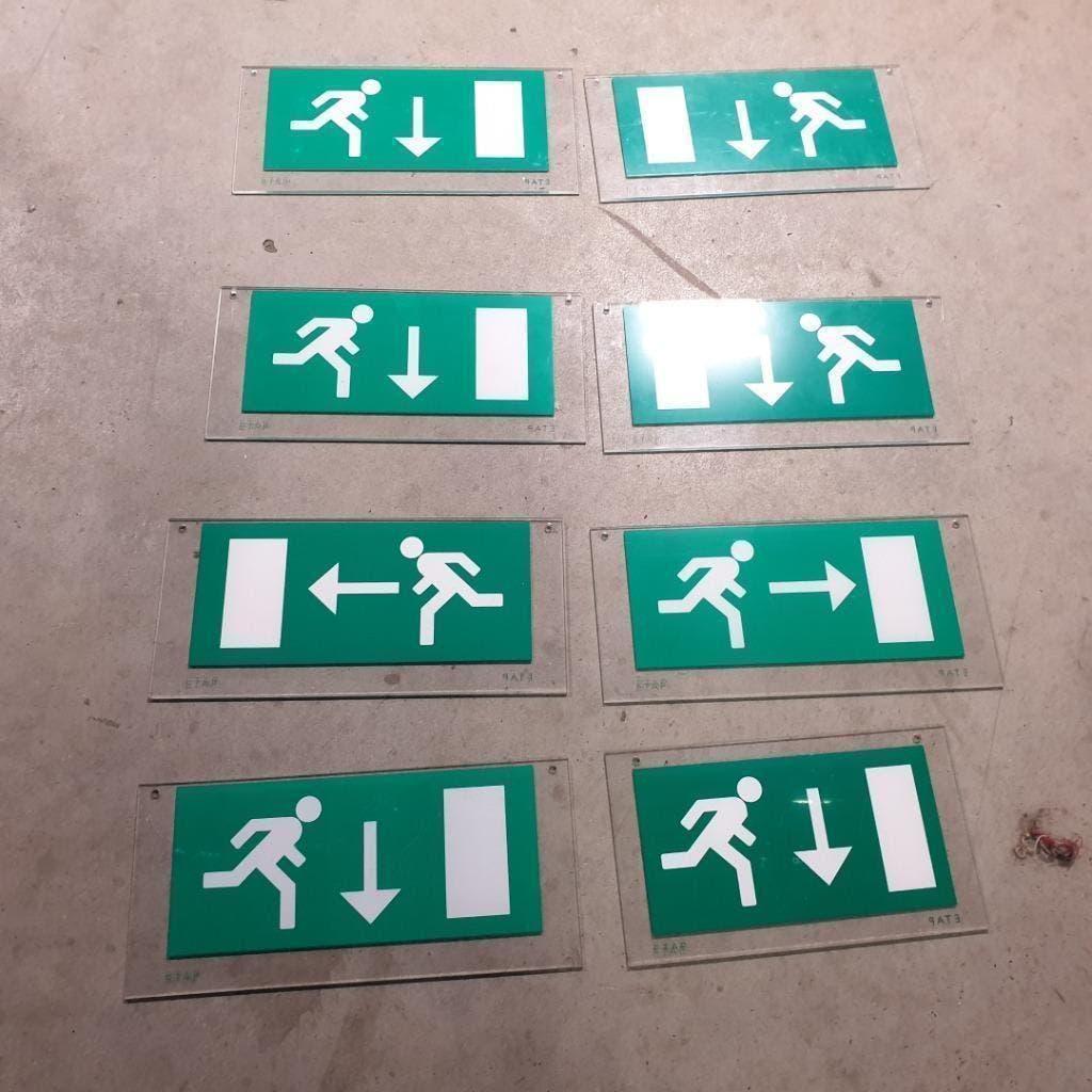 noodverlichting bordjes  per 4 stuks, Ophalen, Gebruikt, Kunststof