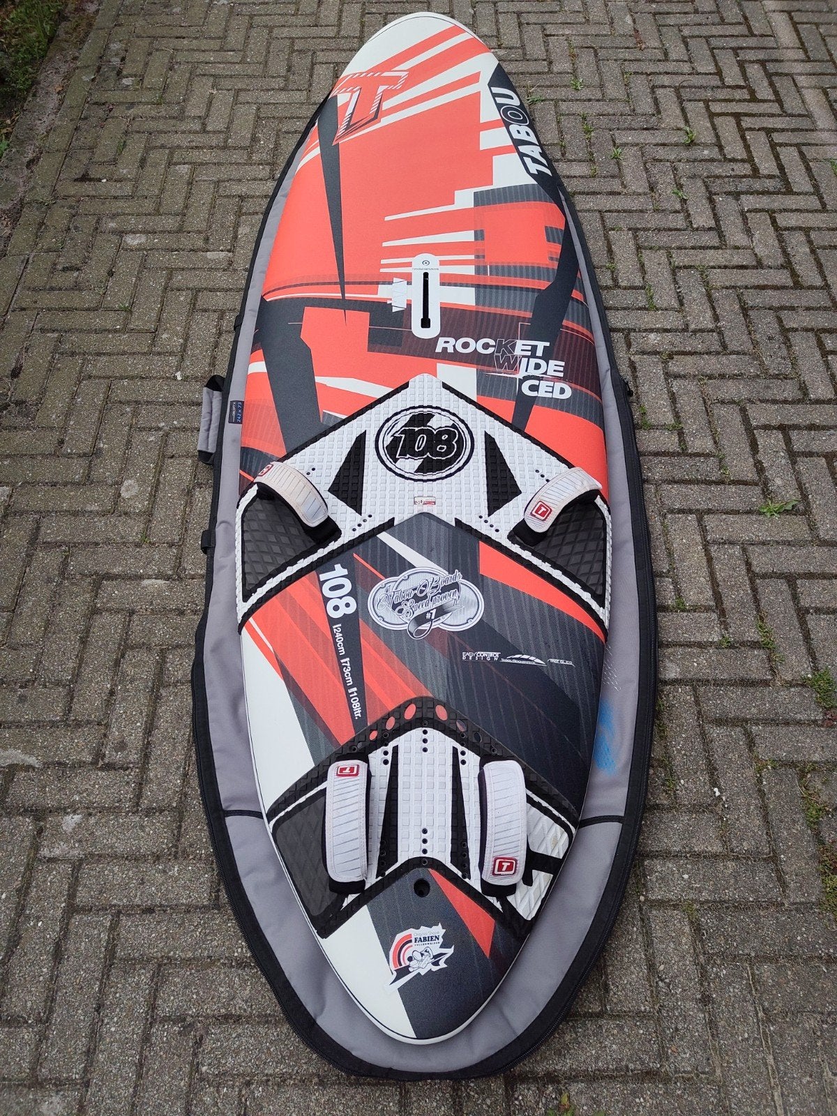 Tabou Rocket Wide CED 108L windsurfplank met vin en tas, Ophalen, Gebruikt, Tabou, Minder dan 250 cm