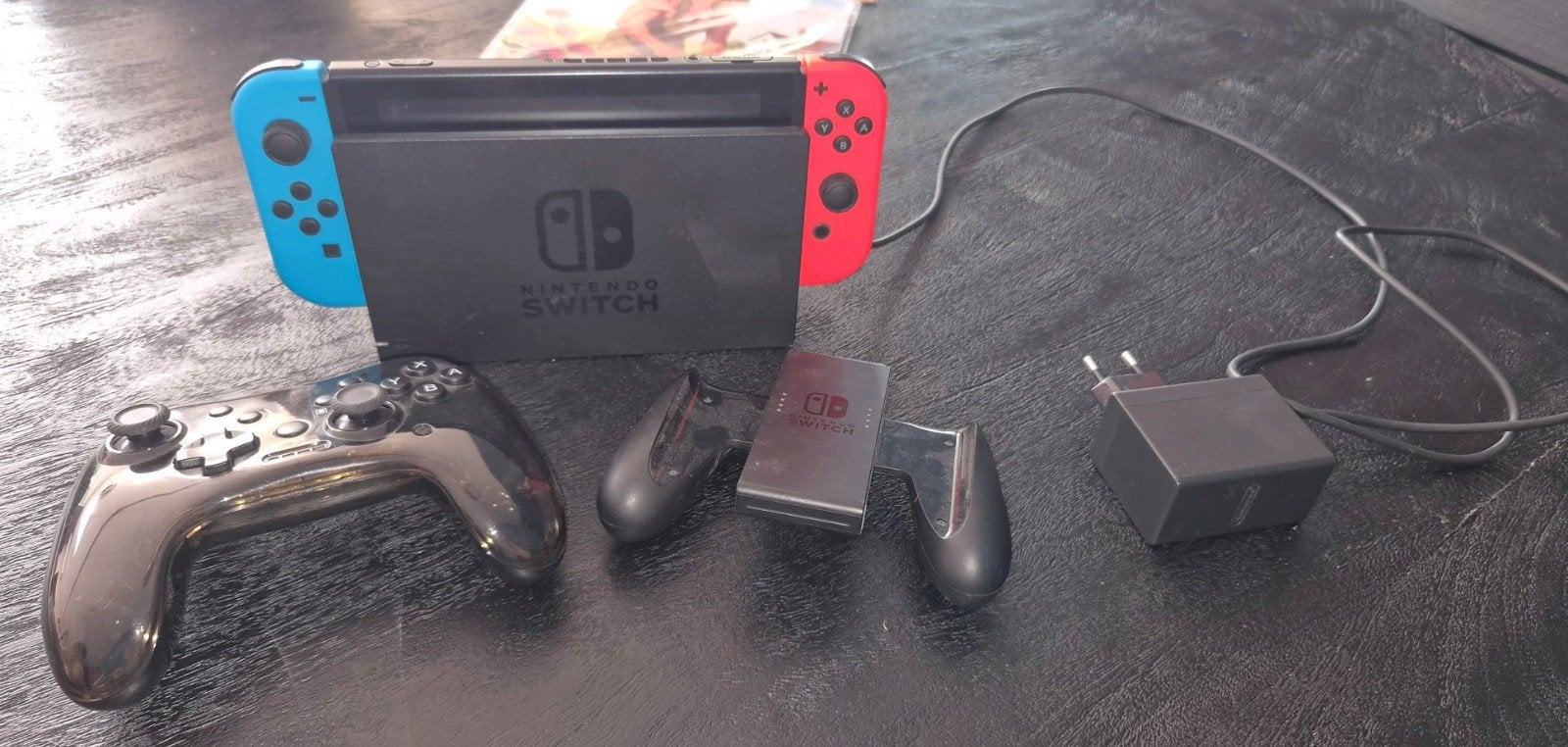 Nintendo Switch met 2 controllers, Spelcomputers en Games, Spelcomputers | Nintendo Switch, Ophalen, Met games, Met 2 controllers
