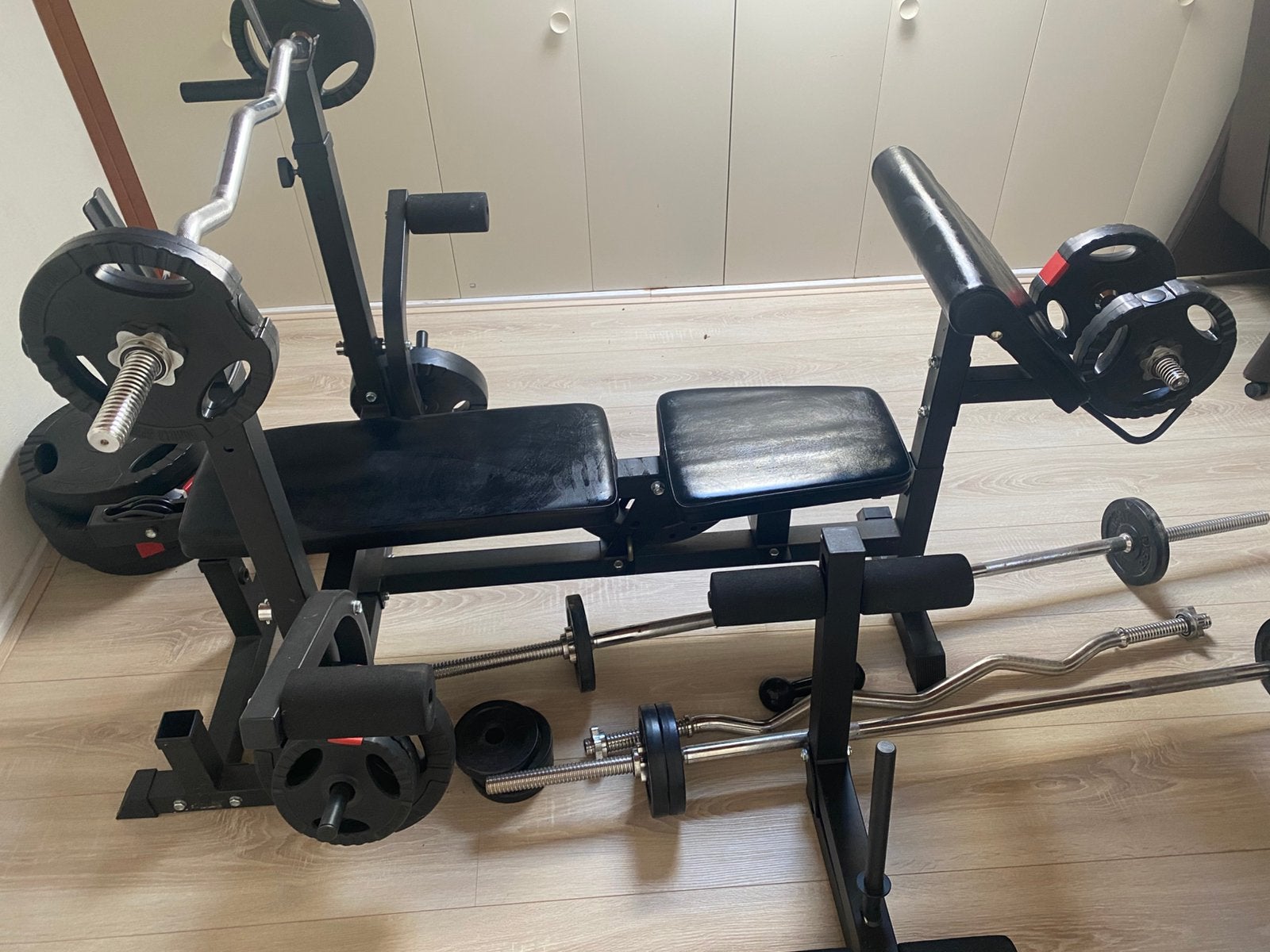 Gorilla sport halterbank met toebehoren, Sport en Fitness, Fitnessmaterialen, Ophalen, Zo goed als nieuw, Benen