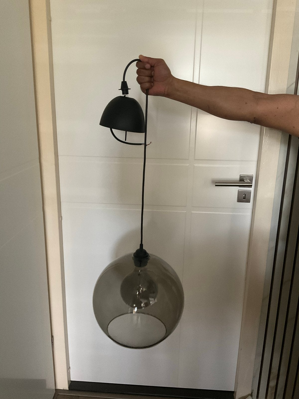 Moderne glazen hanglamp - rookglas, Ophalen of Verzenden, Zo goed als nieuw, Glas, E27 (groot)