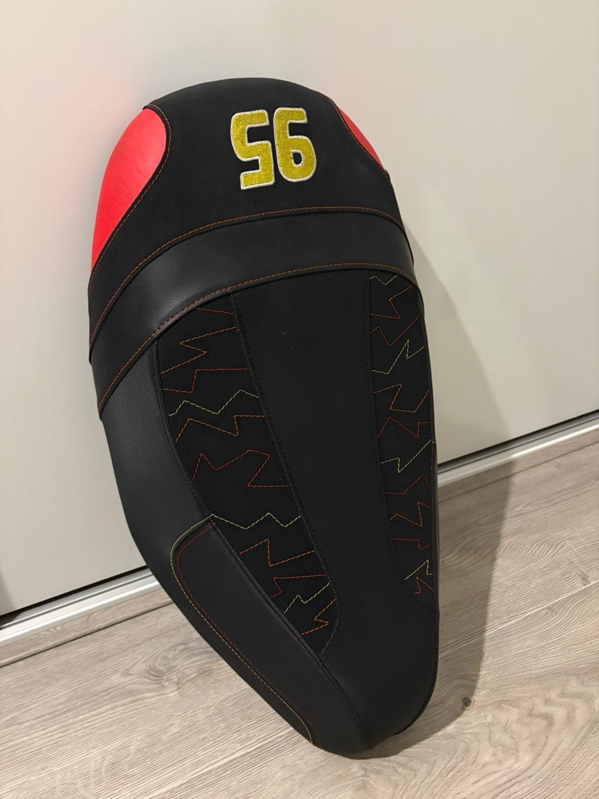 Custom zip zadel “cars”, Ophalen, Nieuw, Zadel, Piaggio