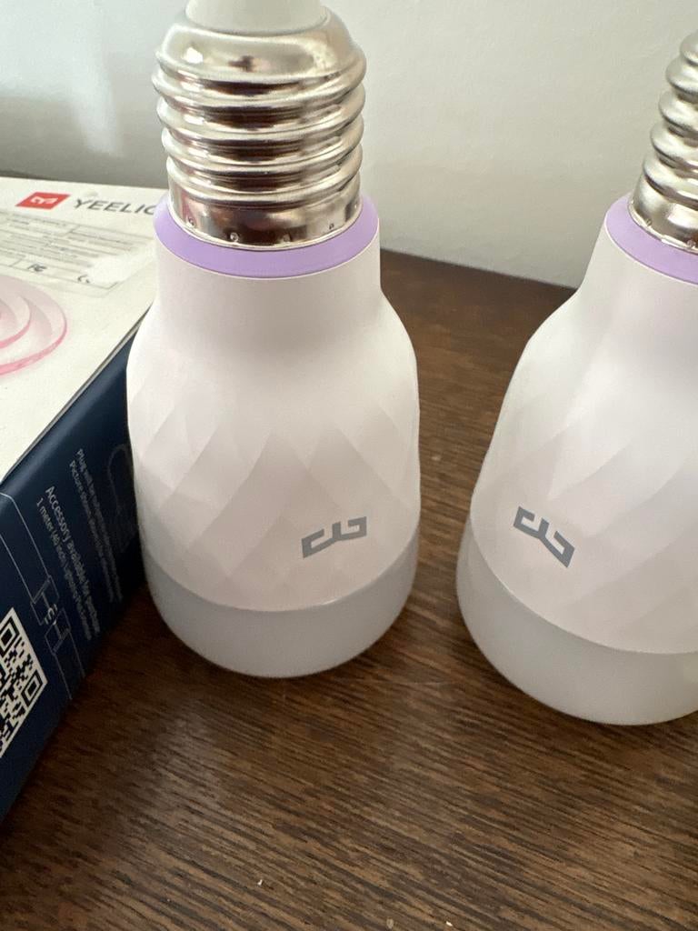 Yeelight Smart Home Verlichting: LED Strip & 4 E27 Lampen, Led-lamp, 60 watt of meer, Zo goed als nieuw, E27 (groot)