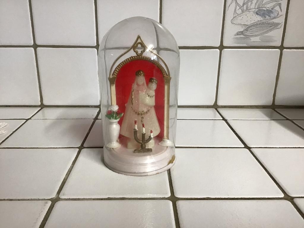 Mariabeeldje onder stolp, Ophalen of Verzenden, Gebruikt