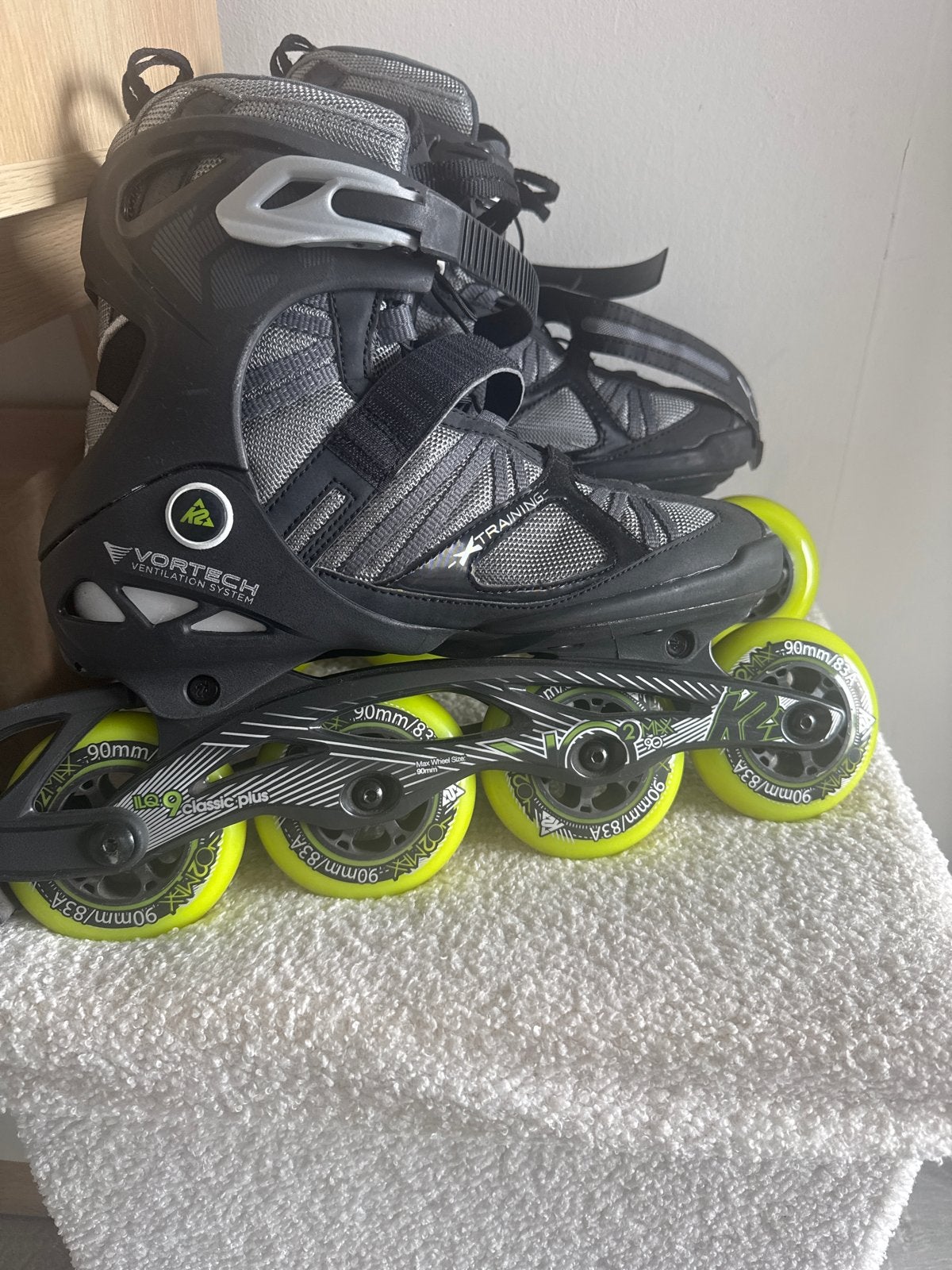 K2 VO2 Max 90 M Inline Skates met Beschermset - Maat 42, K2, Gebruikt, Ophalen of Verzenden, Inline skates 4 wielen