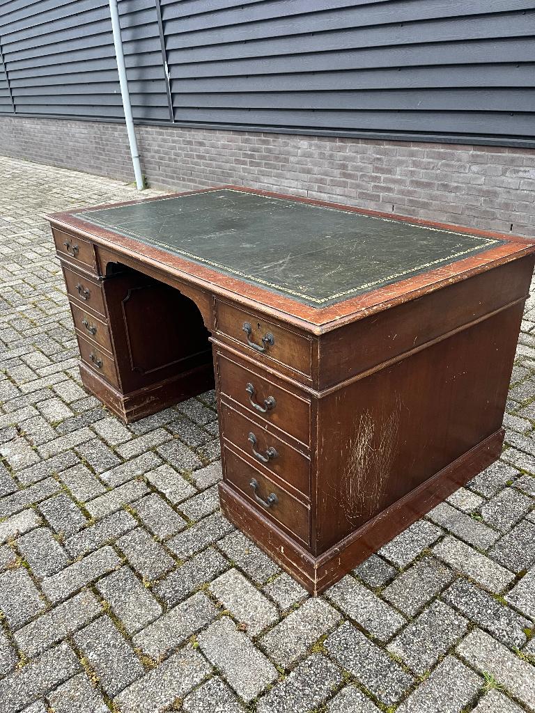 Antiek bureau, Ophalen