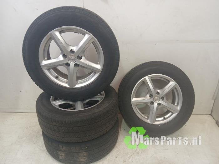 Velgen set + winterbanden van een Peugeot Expert, Gebruikt, -, -, Ophalen of Verzenden