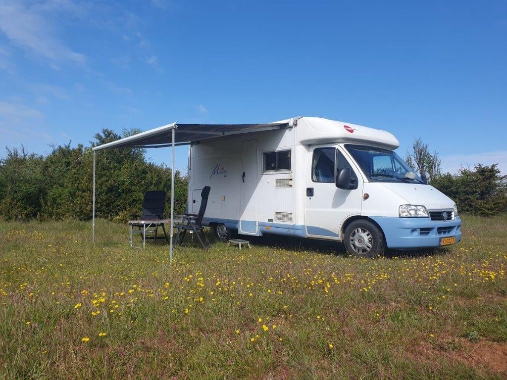 Buerstner Buestner 2005 Wit, Auto's, Overige Auto's, Voorwielaandrijving, Stof, 4 stoelen, 2675 kg