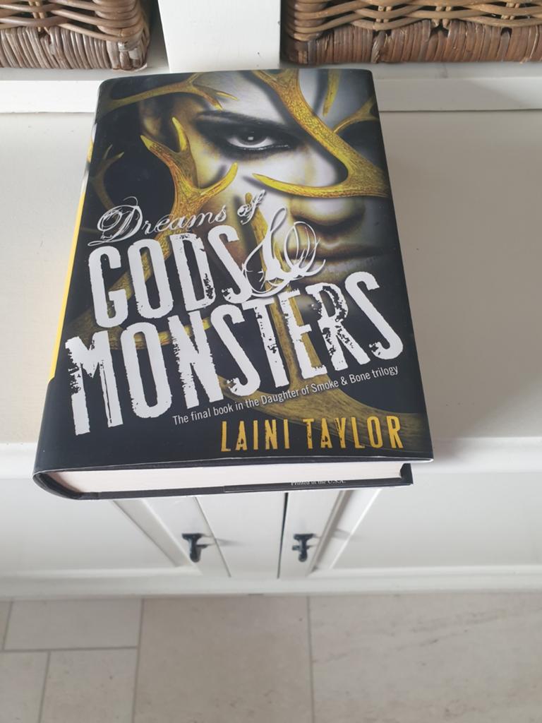 Laini Taylor - Dreams of Gods & Monsters, Boeken, Ophalen of Verzenden, Gelezen