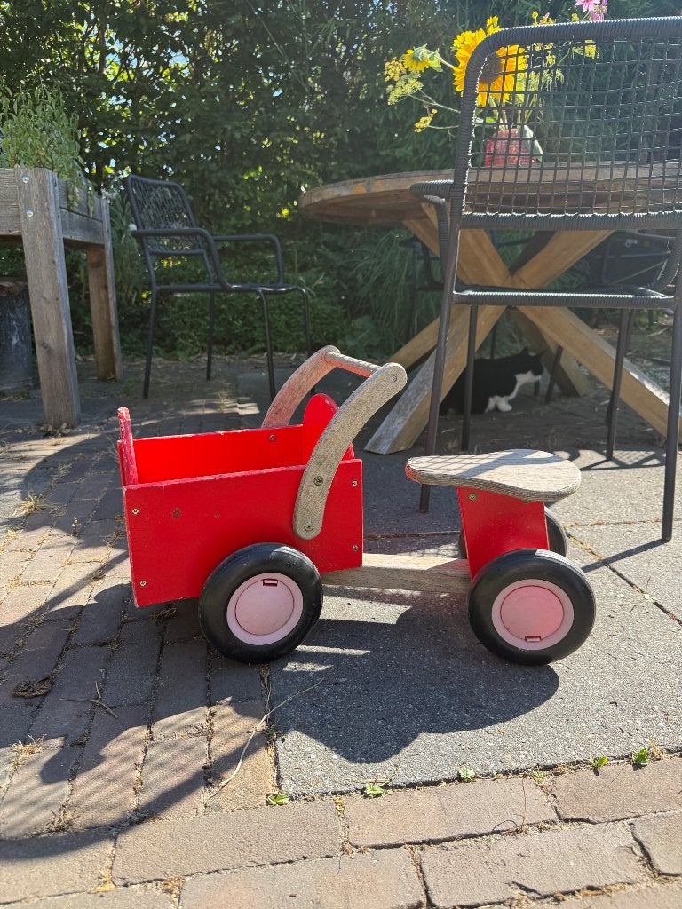 Houten bakfiets/loopfiets ‘New classic toys’, Kinderen en Baby's, Ophalen, Gebruikt, Rij- of Hobbelspeelgoed