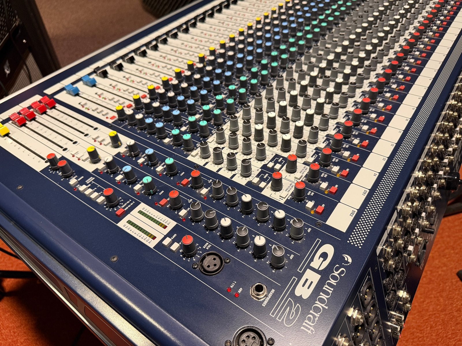 Soundcraft GB2 - 24 channel mix console mengtafel, Muziek en Instrumenten, Mengpanelen, Gebruikt, 20 kanalen of meer, Ophalen