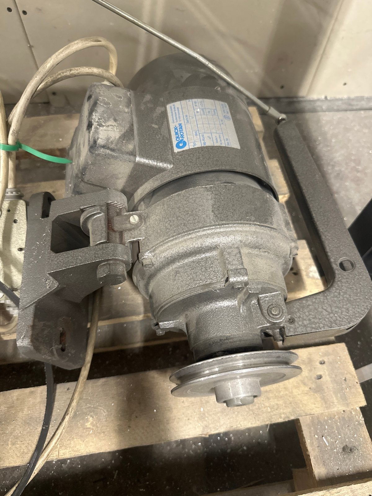 Quick Rotan Elektromotor 220/380V, 550W, Doe-het-zelf en Verbouw, Motoren, Ophalen