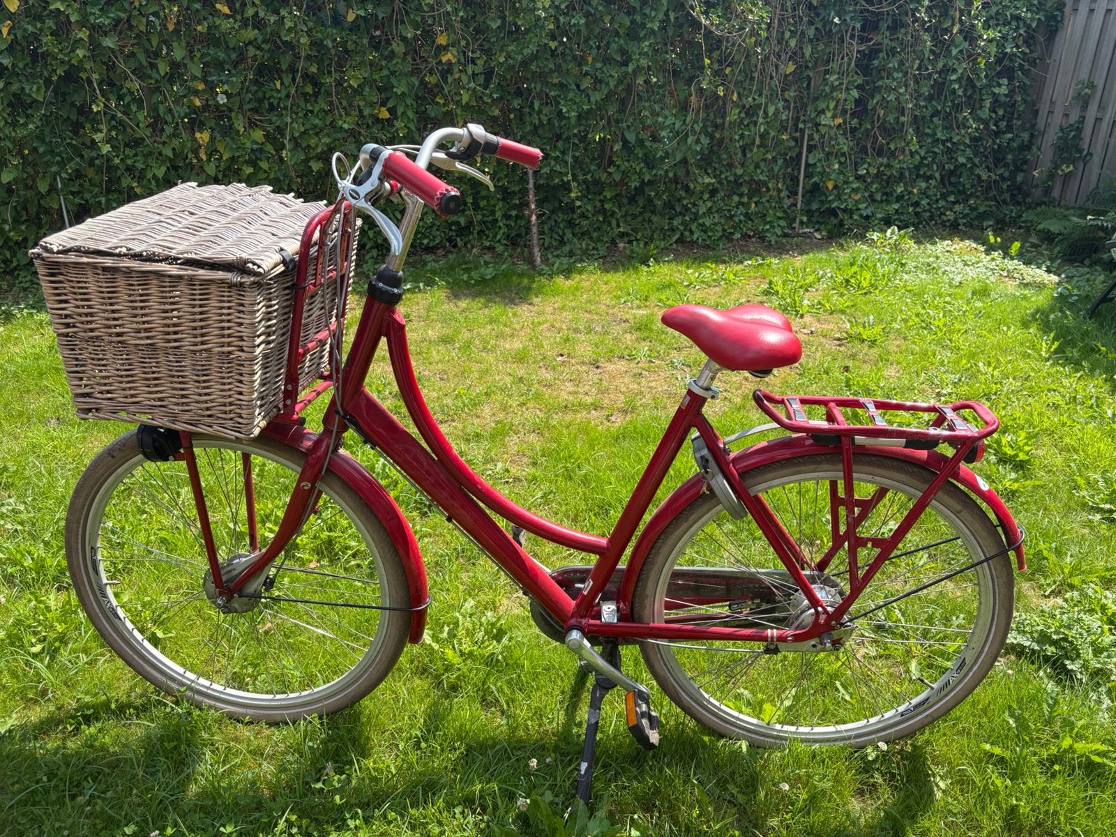 Gebruikte rode Batavus Diva, Fietsen en Brommers, Ophalen, Versnellingen, Trommelrem, 53 tot 56 cm