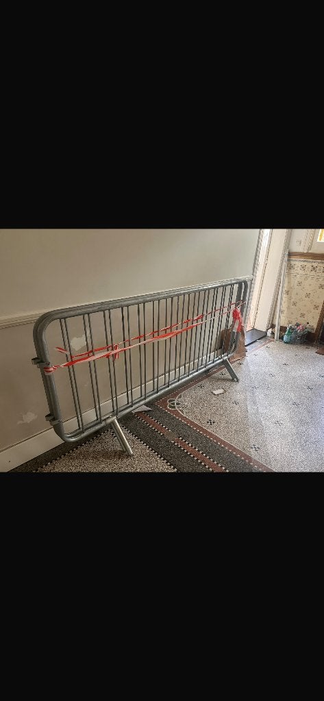 Twee dranghekken te koop voor een straatfeest, Doe-het-zelf en Verbouw, Ophalen, Zo goed als nieuw, Overige typen, Minder dan 2 meter