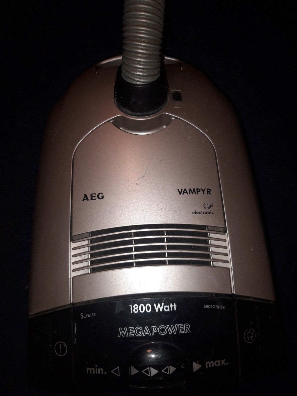 aeg stofzuiger, Ophalen of Verzenden, Gebruikt, Stofzak, 1600 tot 2000 watt