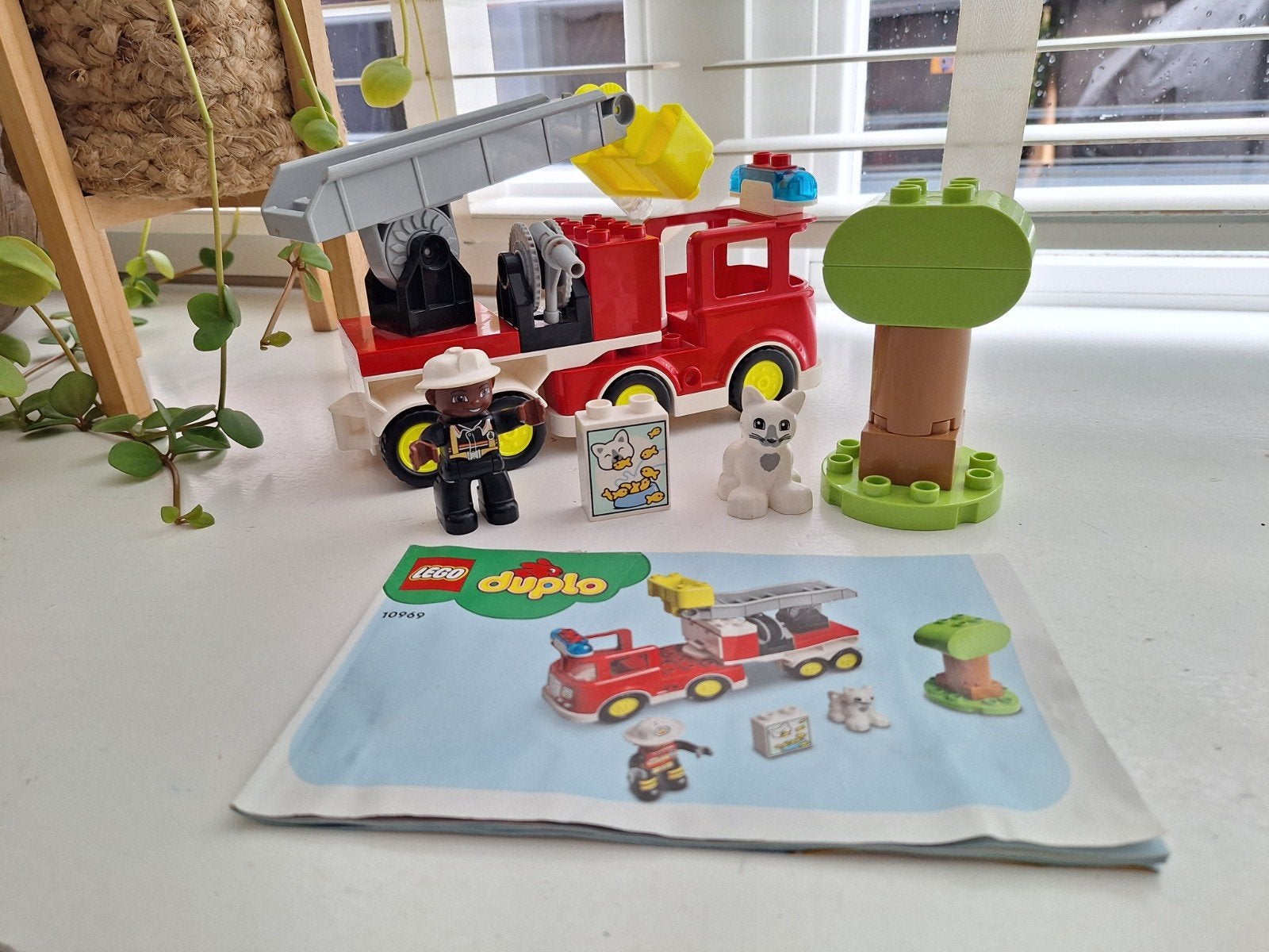 Lego Duplo Brandweerwagen 10969 met brandweerman en kat, Ophalen of Verzenden, Zo goed als nieuw