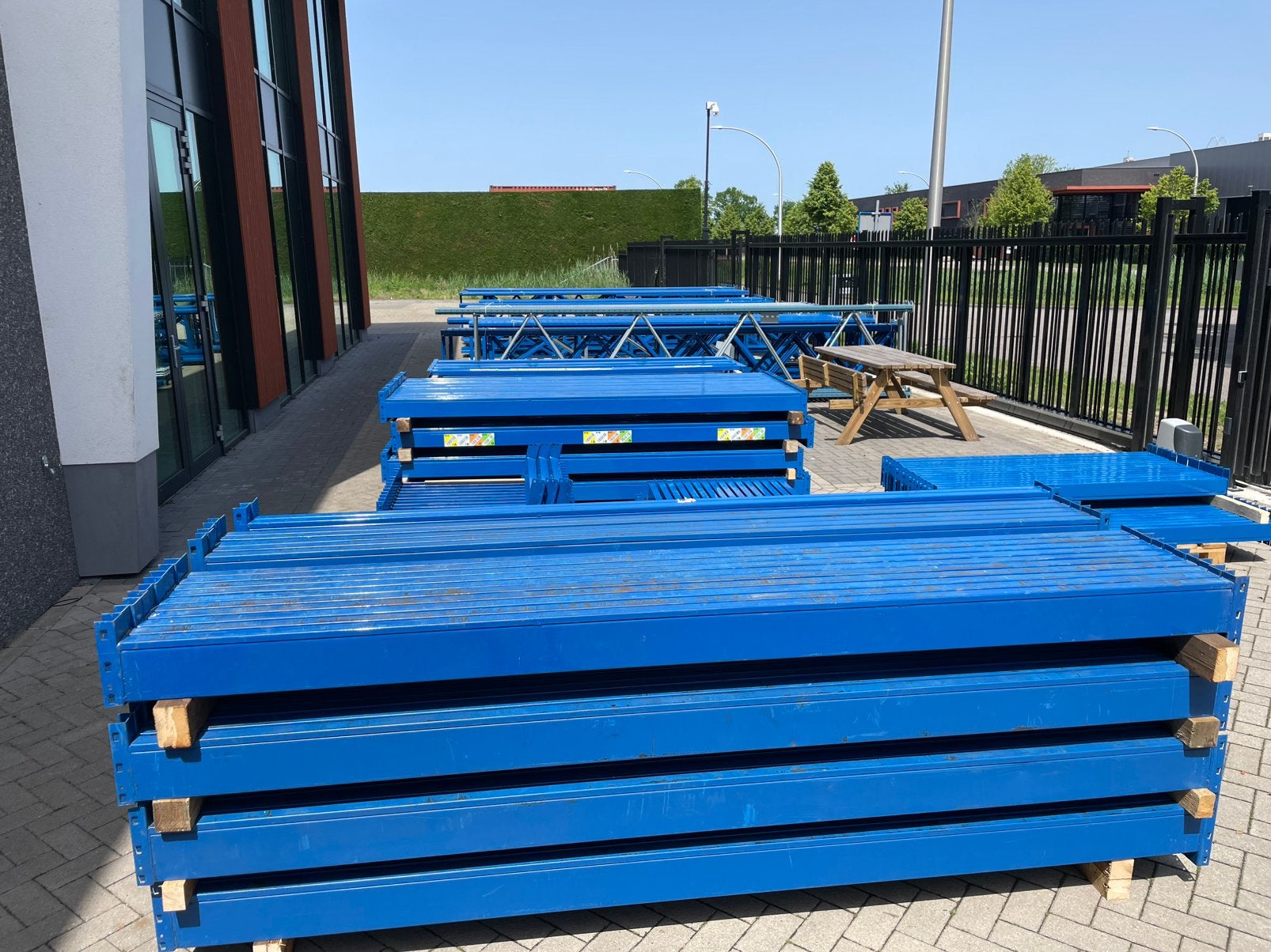 Diverse Palletstellingen blauw en verzinkt, Ophalen