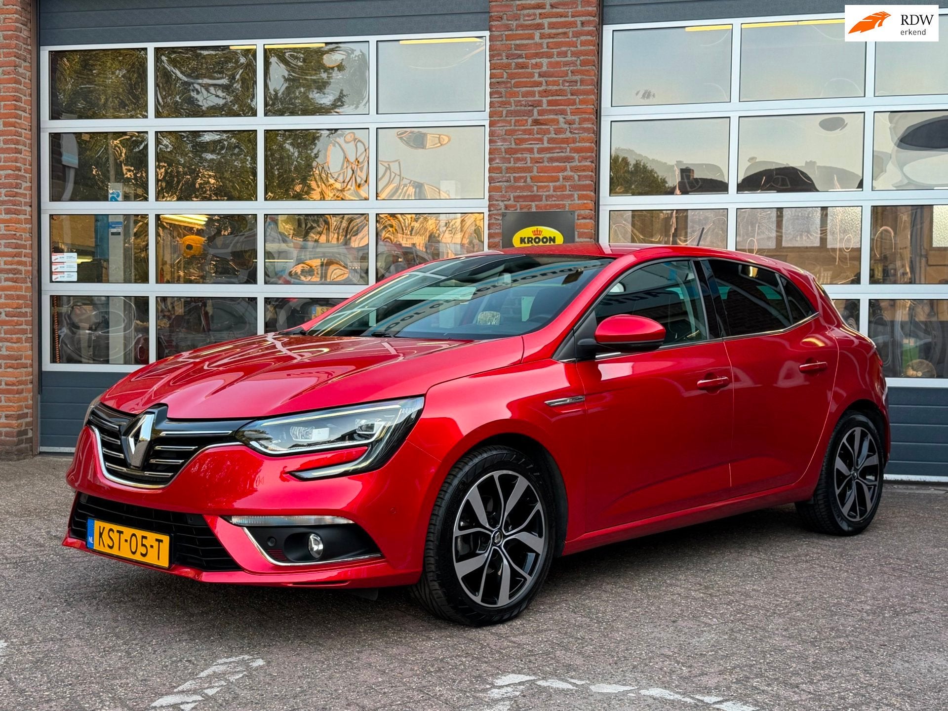 Renault MEGANE 1.3 TCe Bose , navi, camera, Cruise, keyless,, Gebruikt, 4 cilinders, Leder en Stof, 665 kg