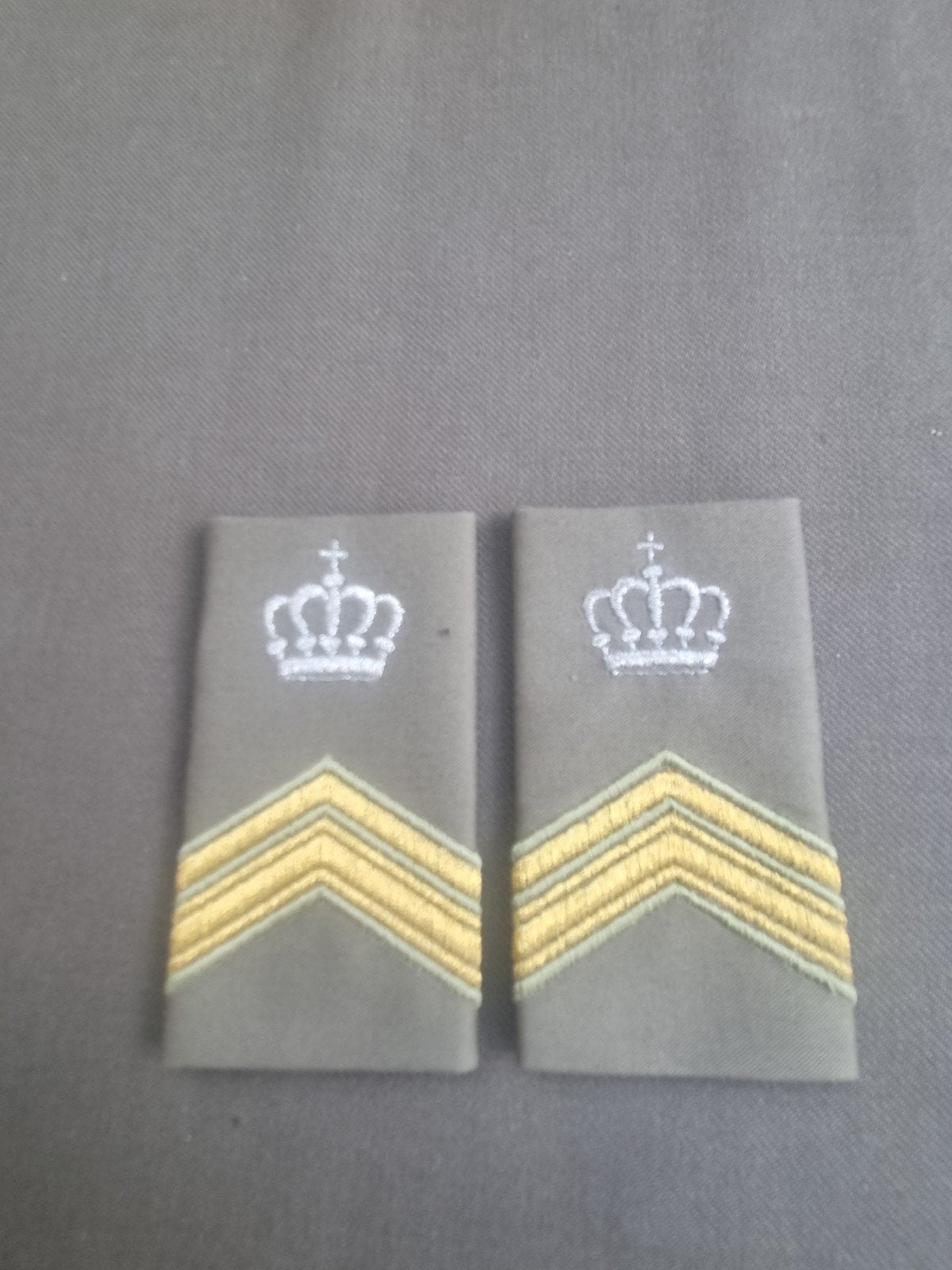 Rangen sergeant 1ste klasse instructie, Ophalen of Verzenden, Landmacht, Nederland, Embleem of Badge