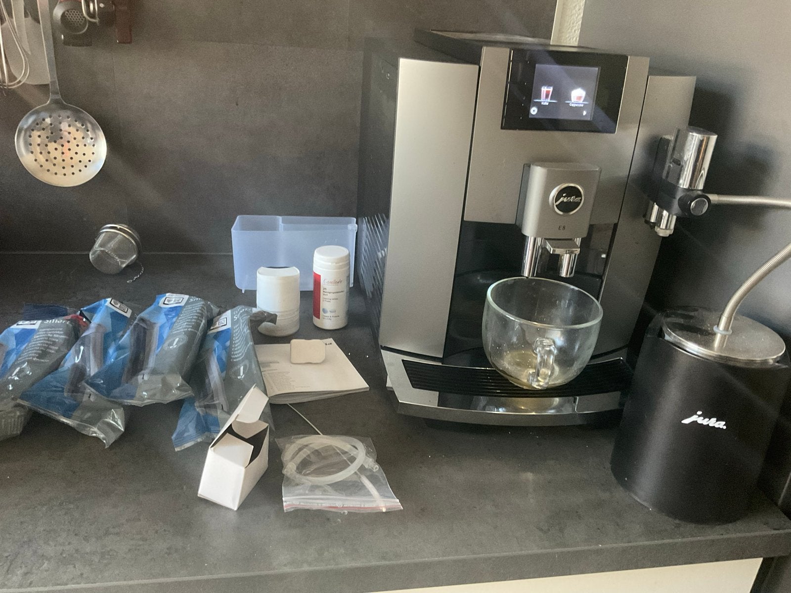 Jura E8 Koffiemachine - Zo goed als nieuw, Ophalen, Afneembaar waterreservoir, 10 kopjes of meer, Koffiemachine