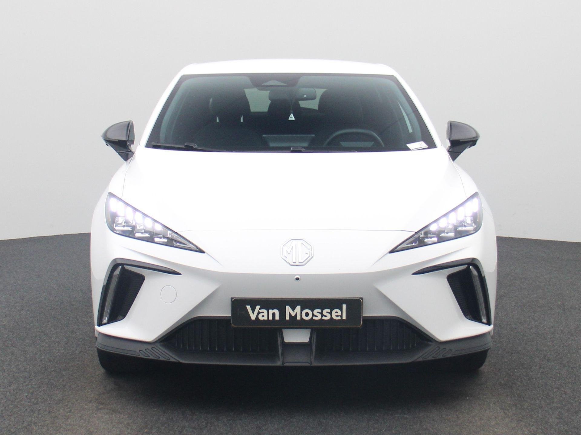 MG 4 64 kWh Luxury, Auto's, MG, Automaat, 12 maanden, Gebruikt, 1675 kg