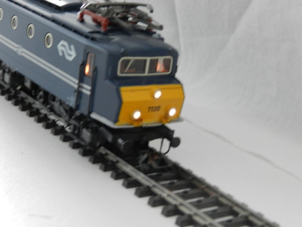 Marklin 3327 NS 1100 met gele botsneus, Wisselstroom, Locomotief, Ophalen of Verzenden, NS