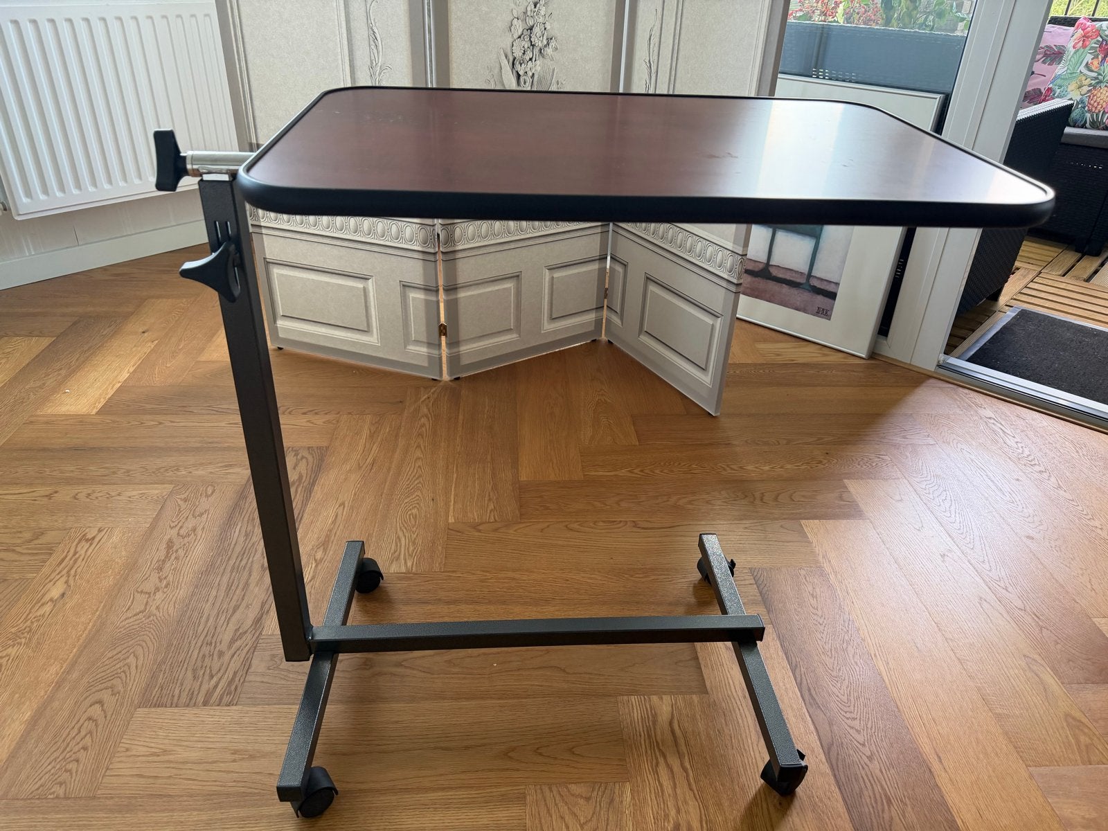 Luxe kantelbare bedtafel op wielen verstelbaar, Huis en Inrichting, Ophalen, Metaal of Aluminium, 55 tot 75 cm, Zo goed als nieuw