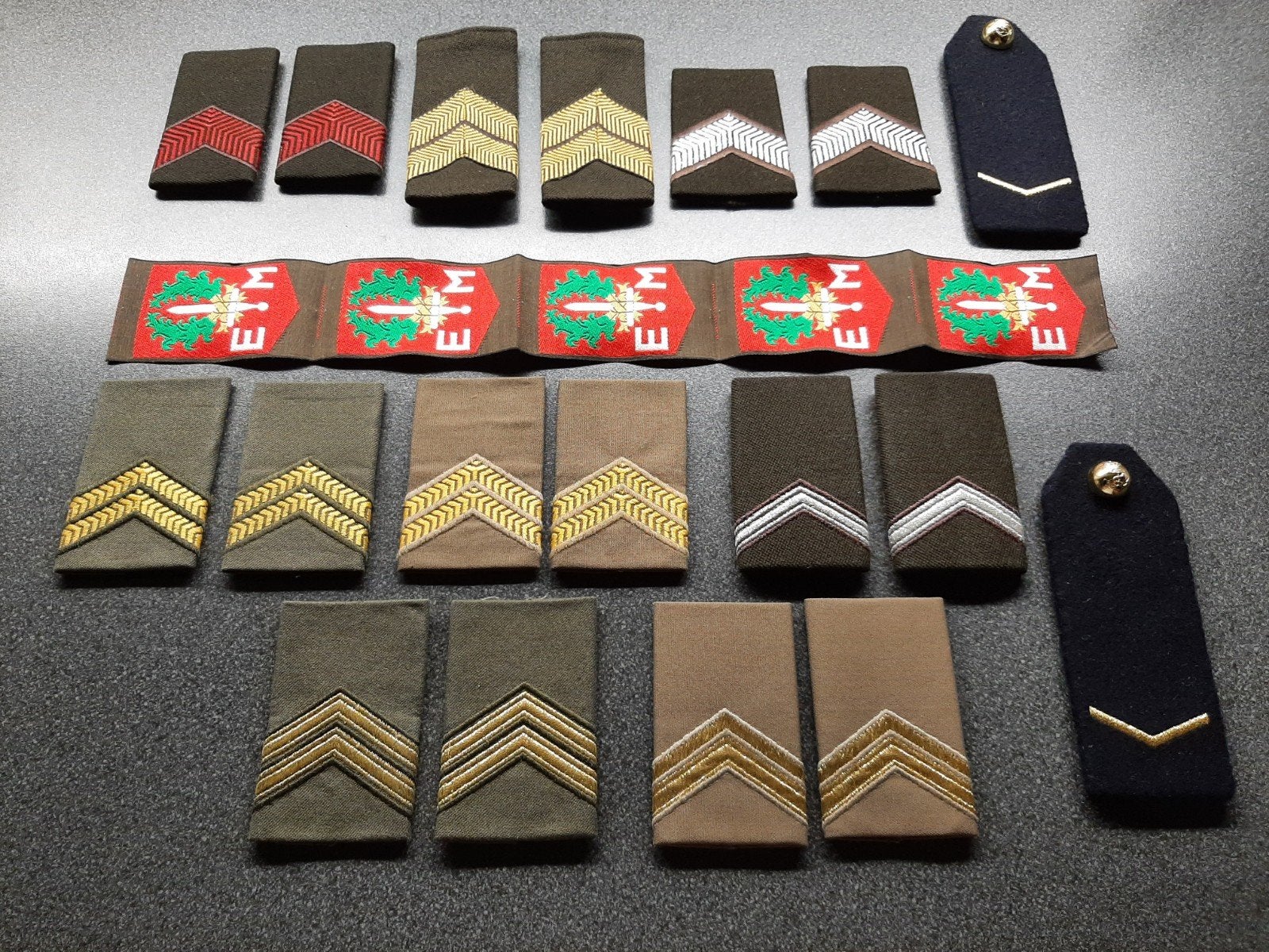 Nederlandse Militaria  -  in nieuwstaat - bod vanaf  14,50 E, Ophalen of Verzenden, Landmacht, Nederland, Embleem of Badge