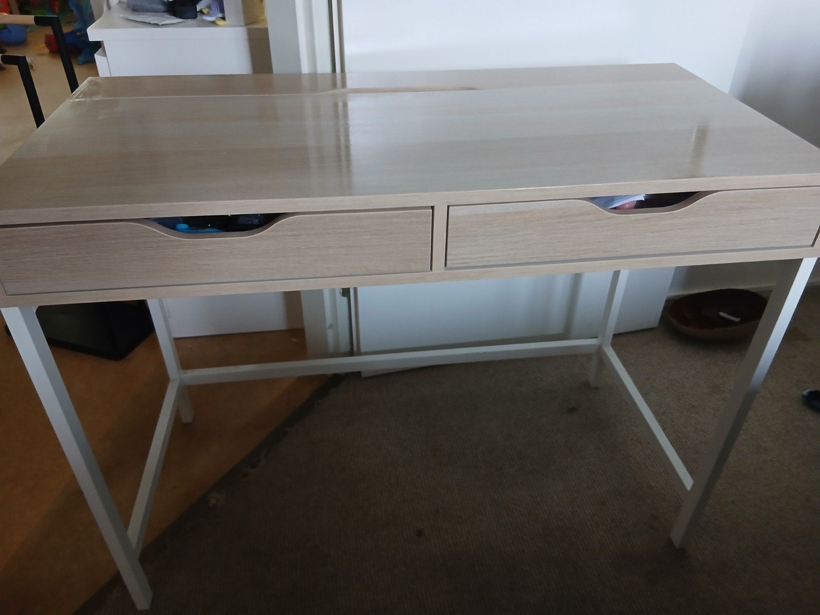 Mooi IKEA bureau, zo goed als nieuw, Ophalen of Verzenden