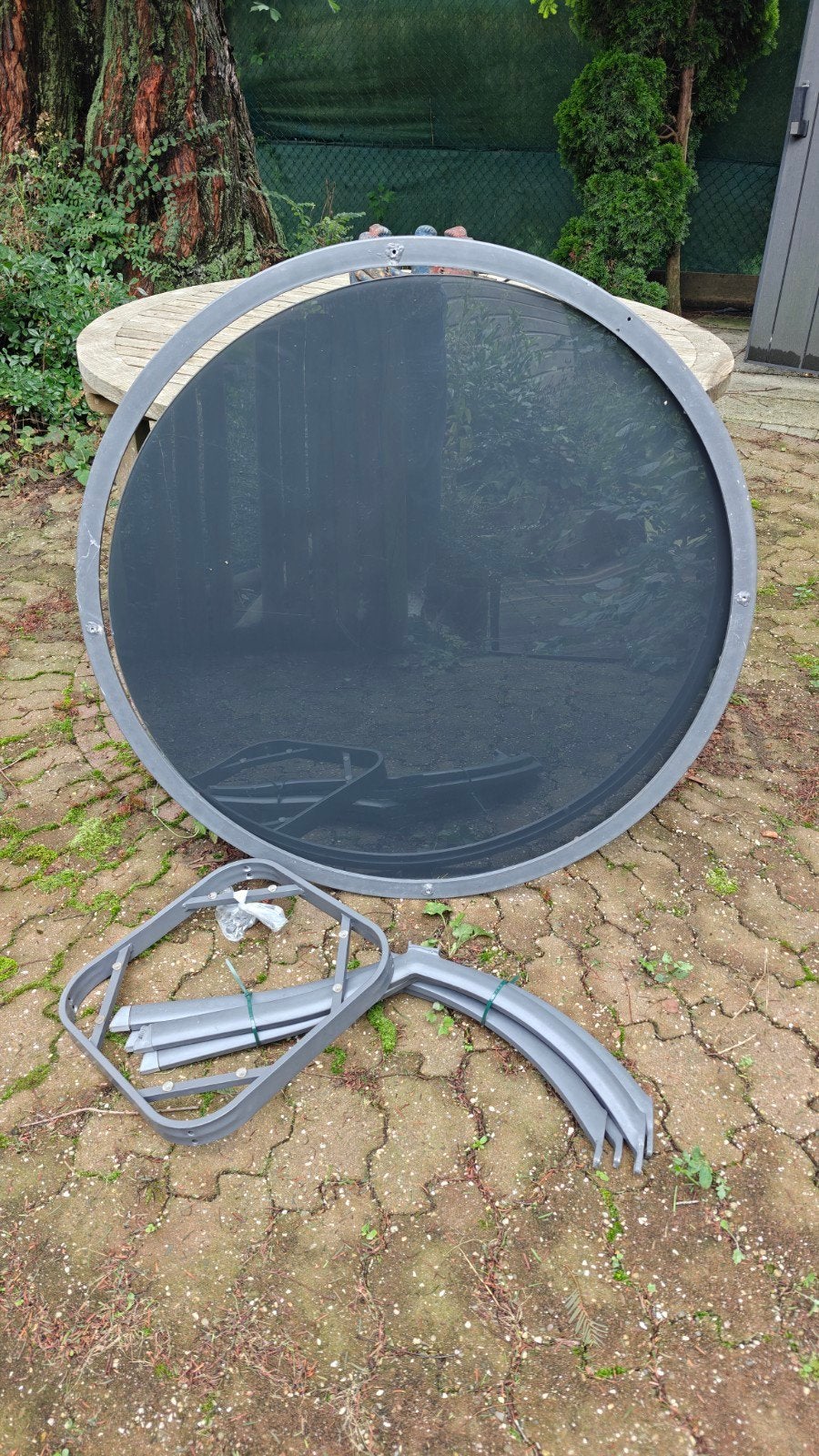 Tuintafel grijze glasplaat ca 95cm x 70 hoog, Ophalen, Zo goed als nieuw, Rond, Overige materialen