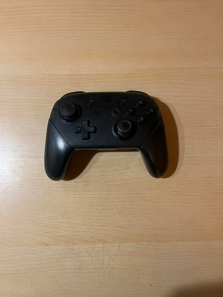 Nintendo switch pro controller, Spelcomputers en Games, Games | Nintendo Switch, Ophalen of Verzenden, Zo goed als nieuw