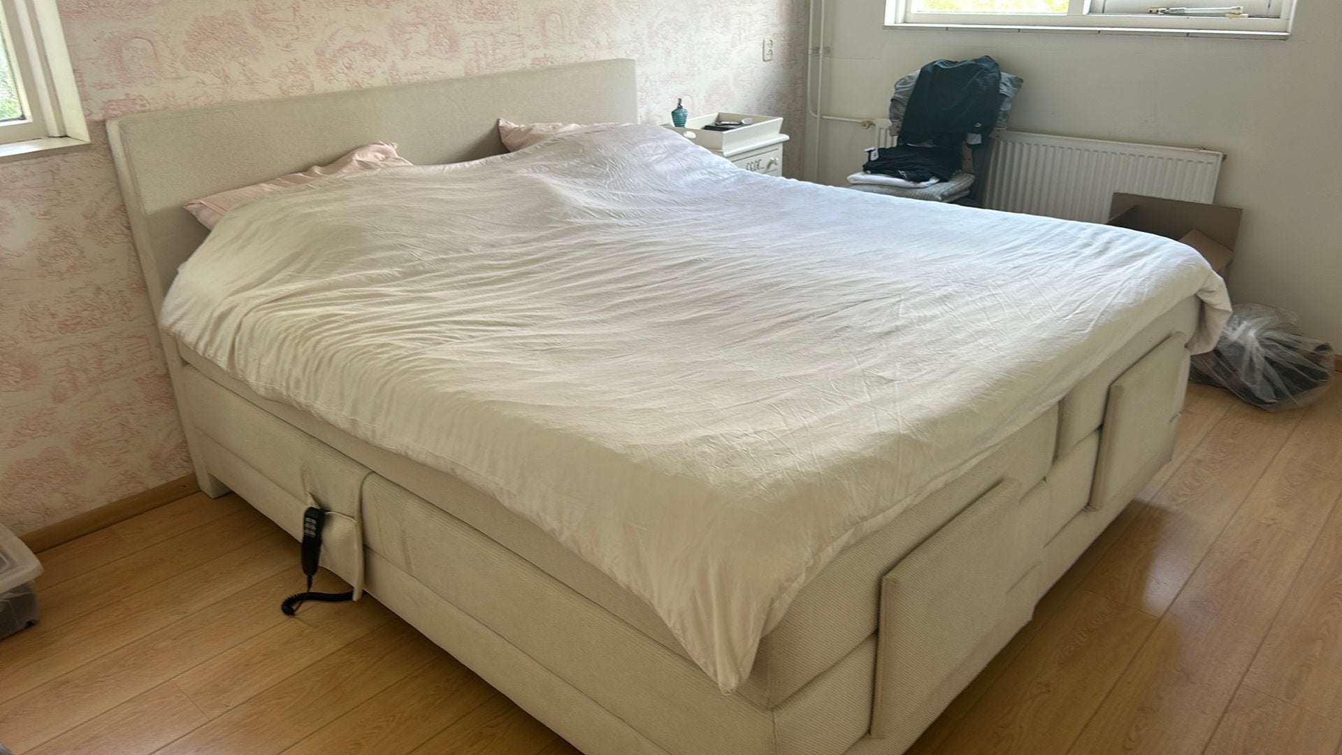 Volledig Elektrisch bed 2 bij 1.80 cm box spring, Ophalen, Beige, Tweepersoons, Royal royal class