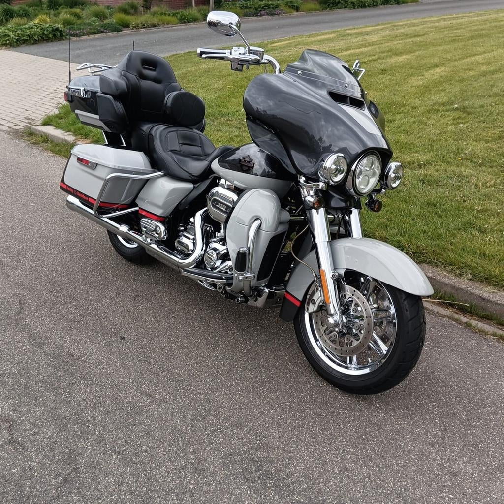 Harley Davidson 110 FLHTKSE Ultra Limited CVO 2014 2019 kleu, Laan van Vredenoord 33
2289 DA  Rijswijk, NL, Info@hd.nl, Bedrijf