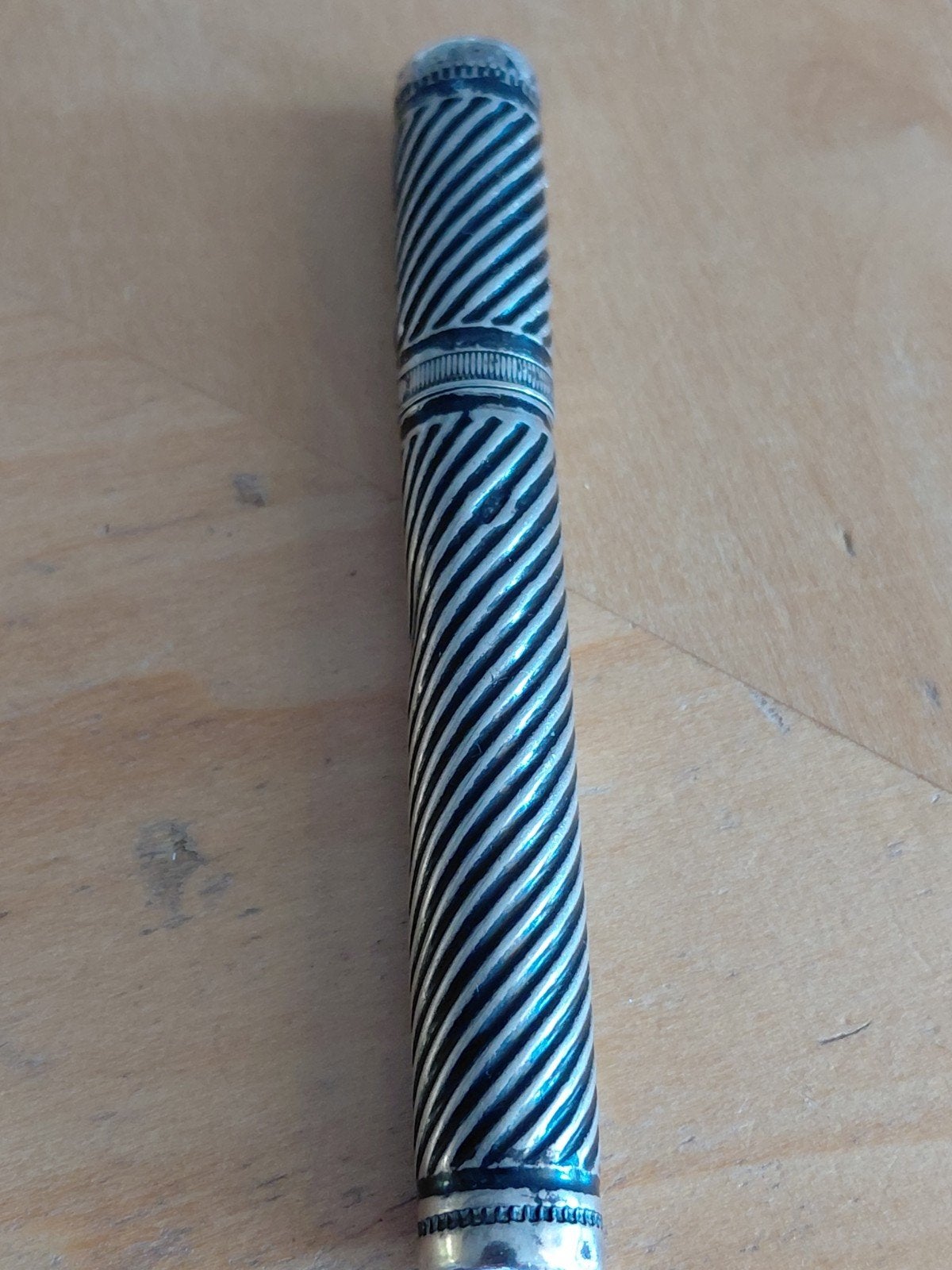 ANTIEKE  FRAAI GEVORMDE ZILVER GEMERKTE NAALDEN KOKER  11 CM, Ophalen of Verzenden, Zilver