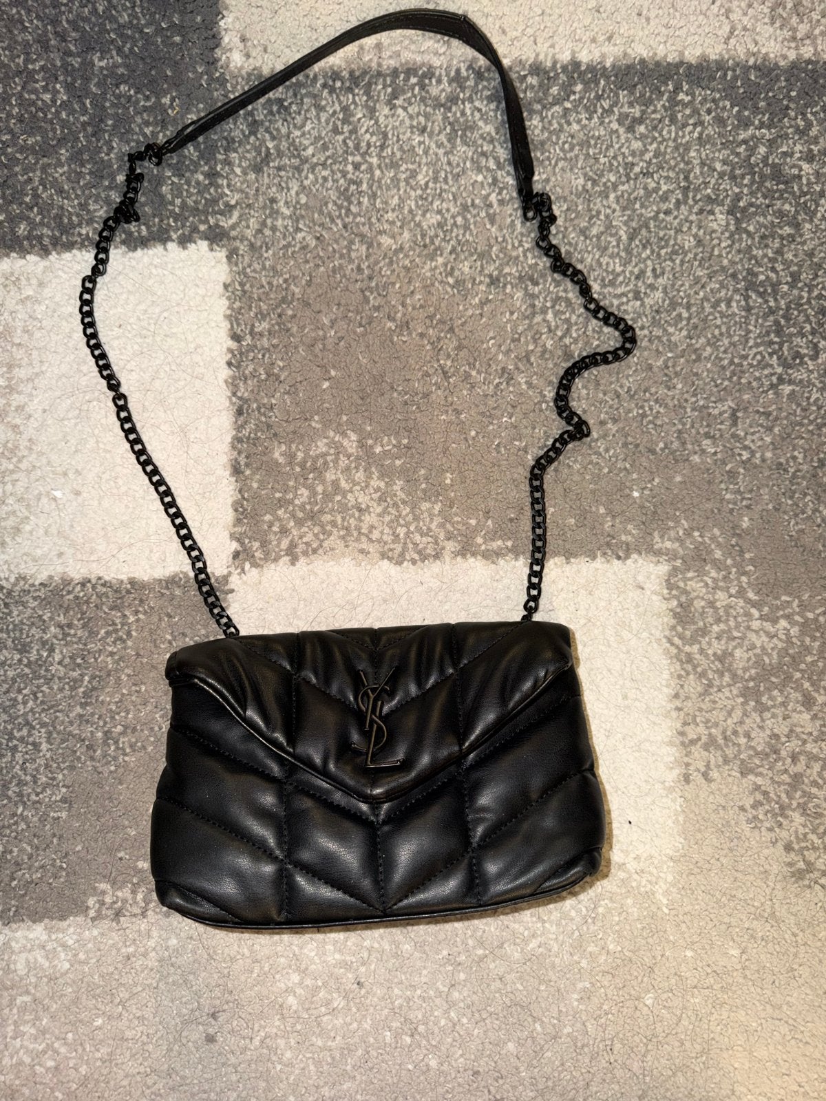 Yves Saint Laurent Loulou Puffer Schoudertas Zwart, Sieraden, Tassen en Uiterlijk, Tassen | Damestassen, Ophalen, Zo goed als nieuw