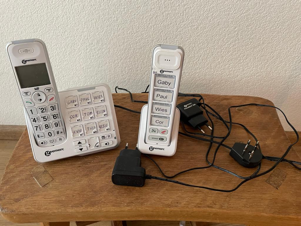 Geemarc Seniorentelefoon met grote toetsen en fototoetsen, Ophalen of Verzenden, Gebruikt, 2 handsets