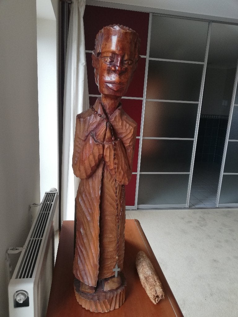 Religieus houtsnijwerk pater, Ophalen
