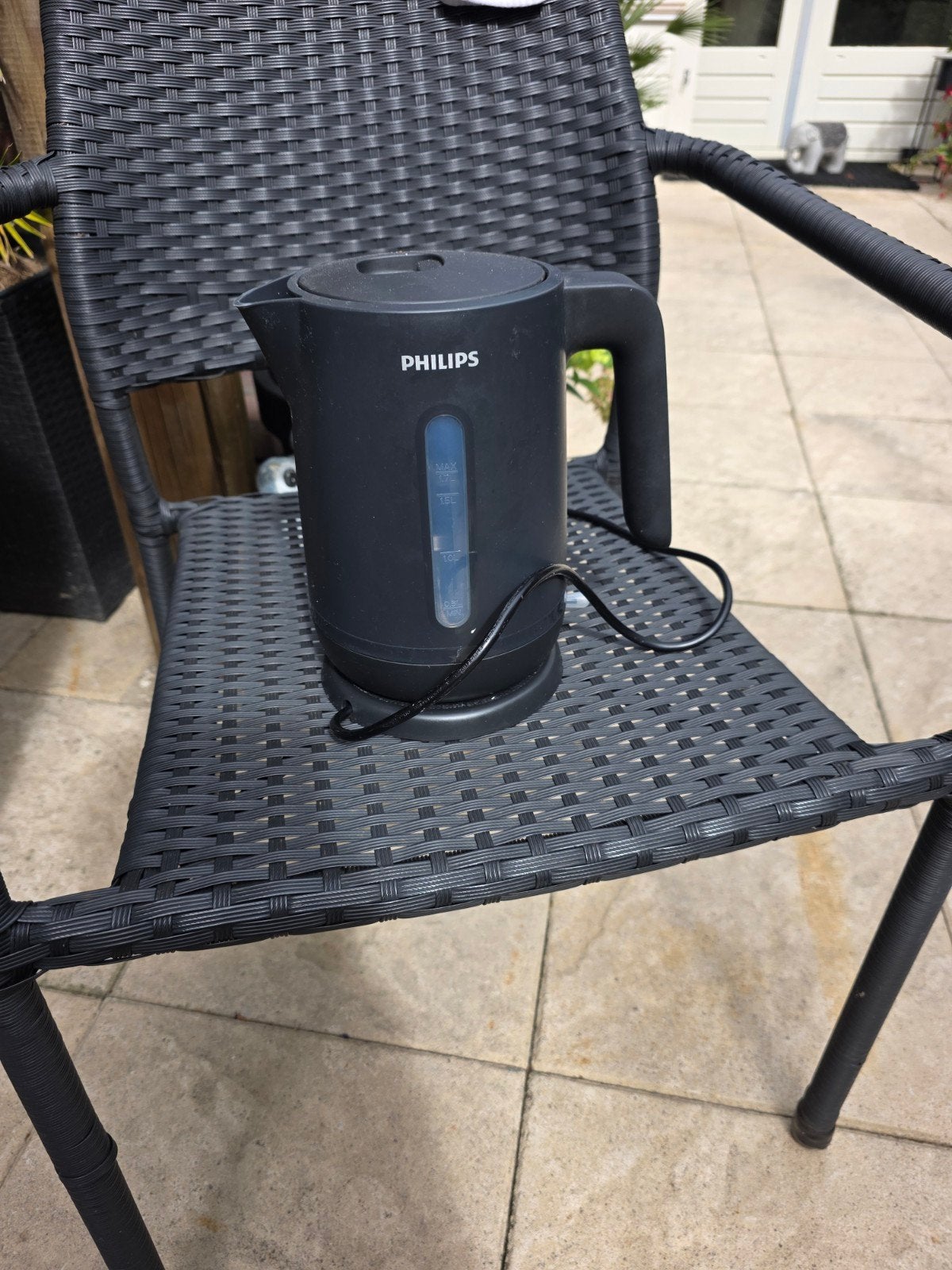Philips waterkoker - Zwart, compact en functioneel, 1 tot 2 liter, Ophalen of Verzenden, Gebruikt, Draadloos