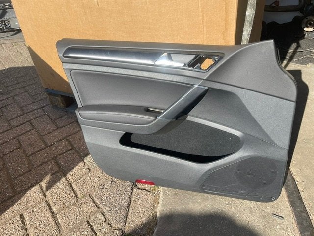 Portierbekleding Links Voor leder Golf VII (AUA) 2016, Auto-onderdelen, Gebruikt, Volkswagen, Volkswagen AG, Kundenbetreuung@volkswagen.de