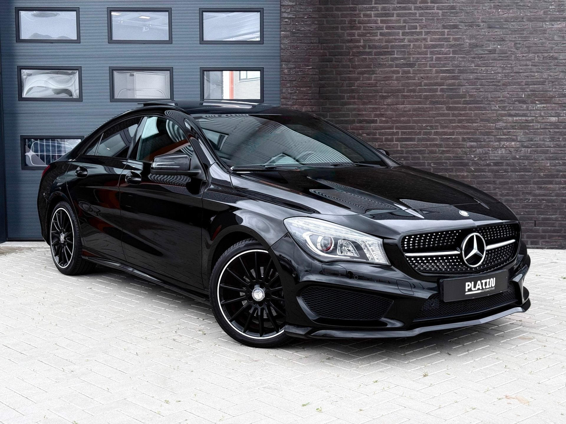 Mercedes-Benz CLA-klasse 200 AMG Edition1|Pano|H&K|Memory, Auto's, Gebruikt, 715 kg, Zwart, Bedrijf