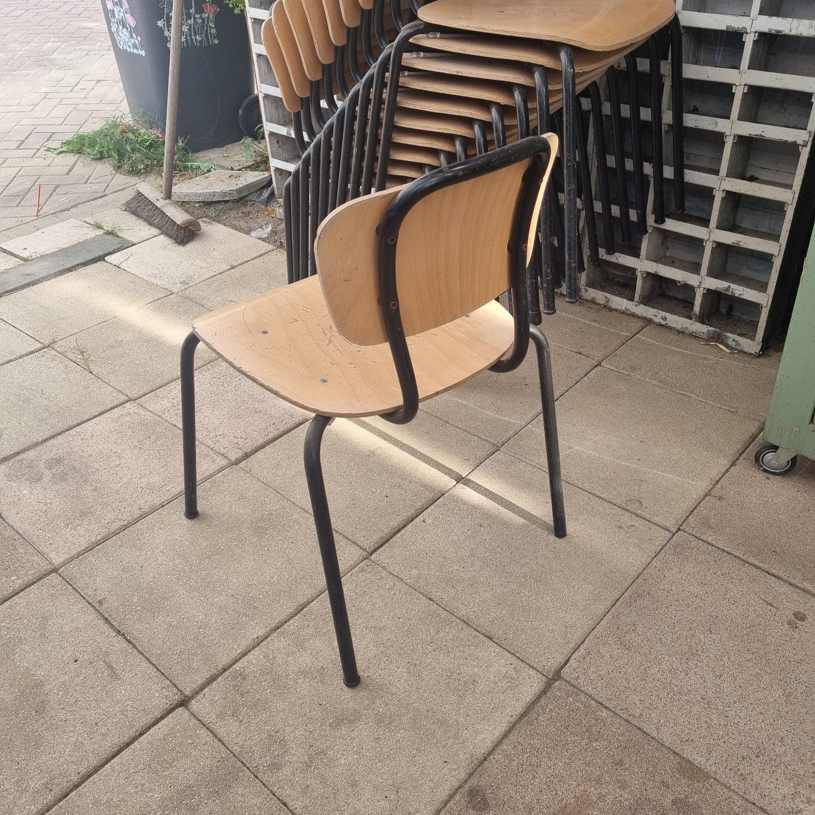 **Op kamers? Zorg dat je goed zit.
Diverse Schoolstoelen!!, Ophalen, Gebruikt