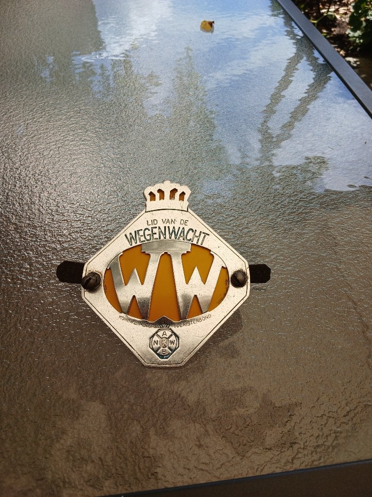 wegenwacht embleem, Ophalen