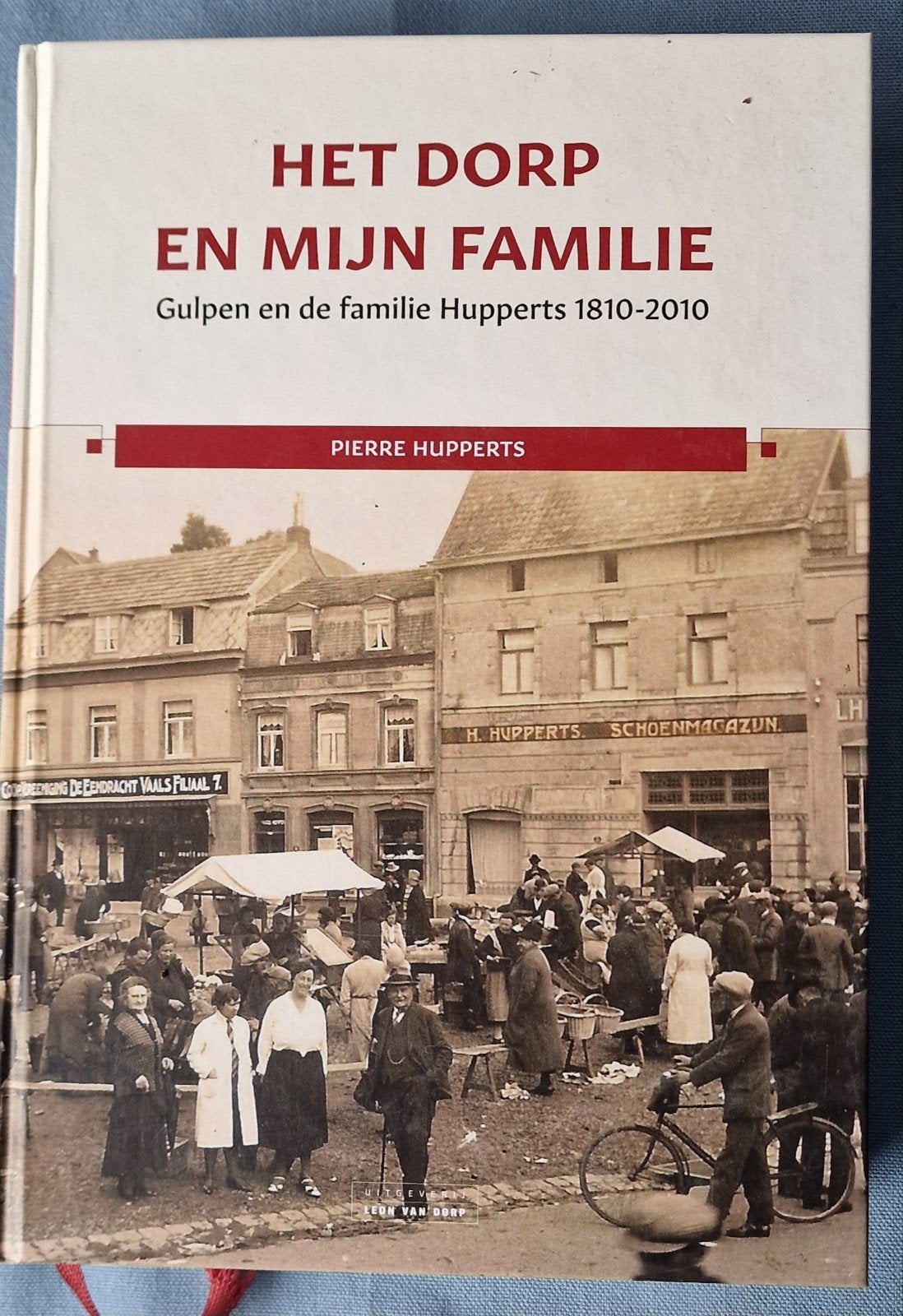 Het Dorp en Mijn Familie - Gulpen en de familie Hupperts, Boeken, Ophalen of Verzenden, 20e eeuw of later, Zo goed als nieuw, Pierre Hupperts