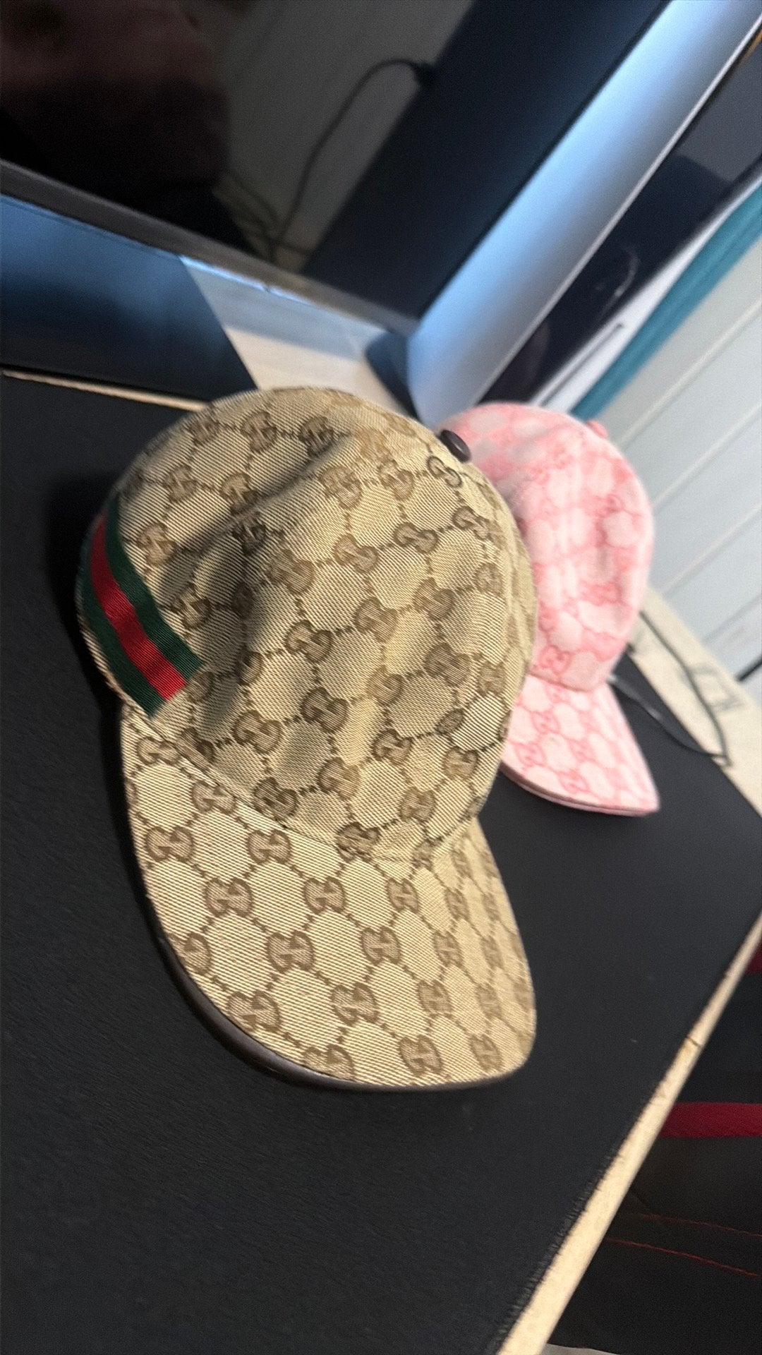 2 gucci petten met dustbagg, Ophalen of Verzenden, Zo goed als nieuw, Pet