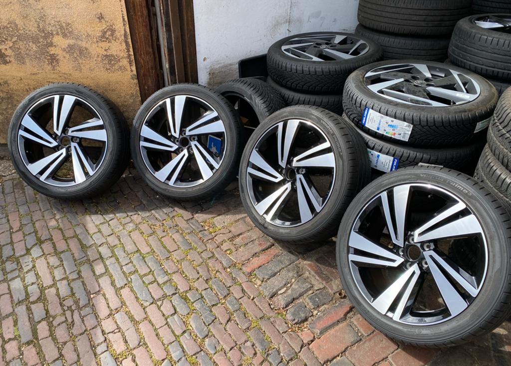 18” Volkswagen T-Cross velgen + 215/45 R18 banden. TOPSTAAT, 18 inch, 215 mm, Banden en Velgen, Ophalen of Verzenden