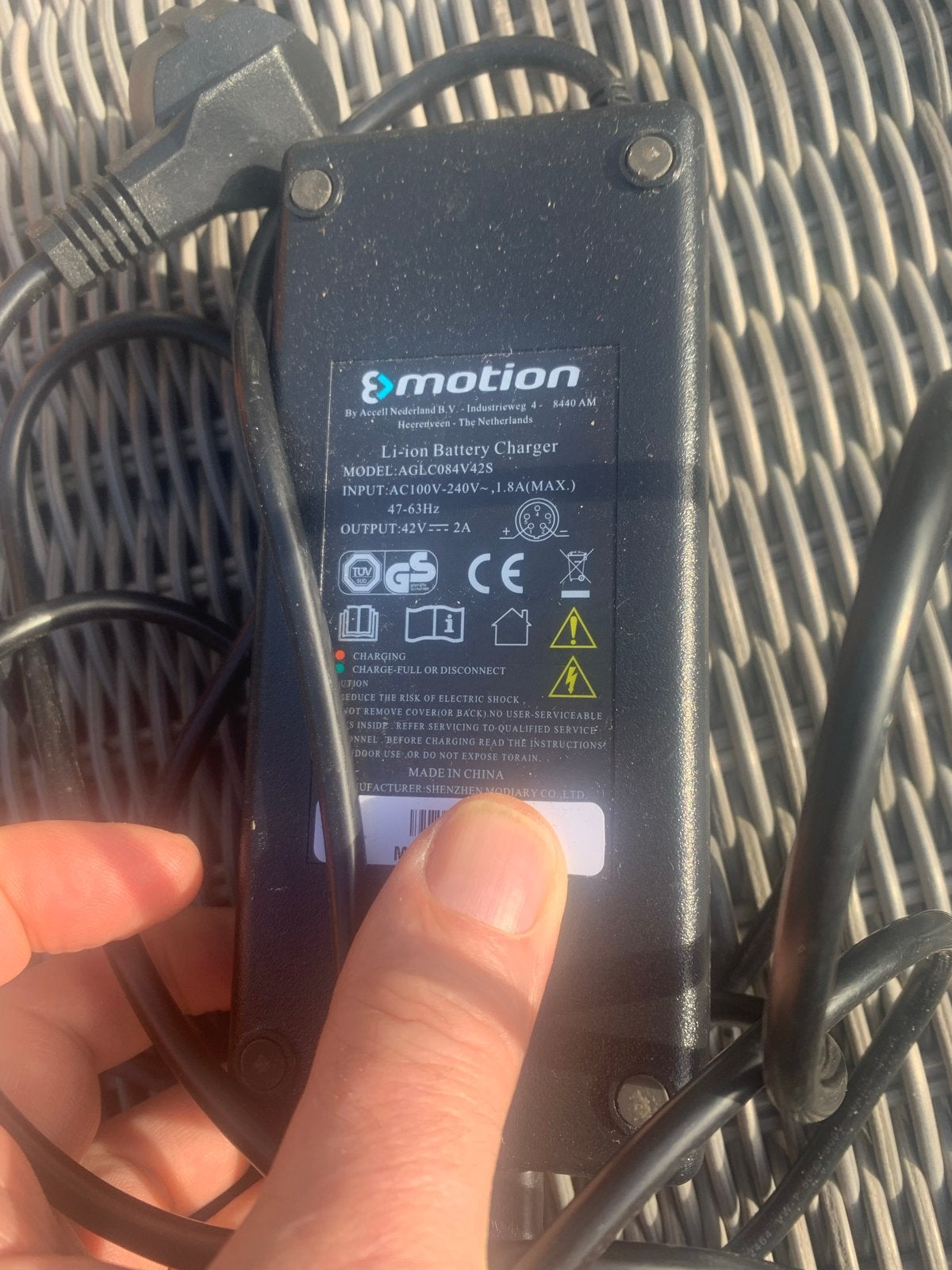 E Motion fiets lader 42V 2A - Zo goed als nieuw, Ophalen, Zo goed als nieuw