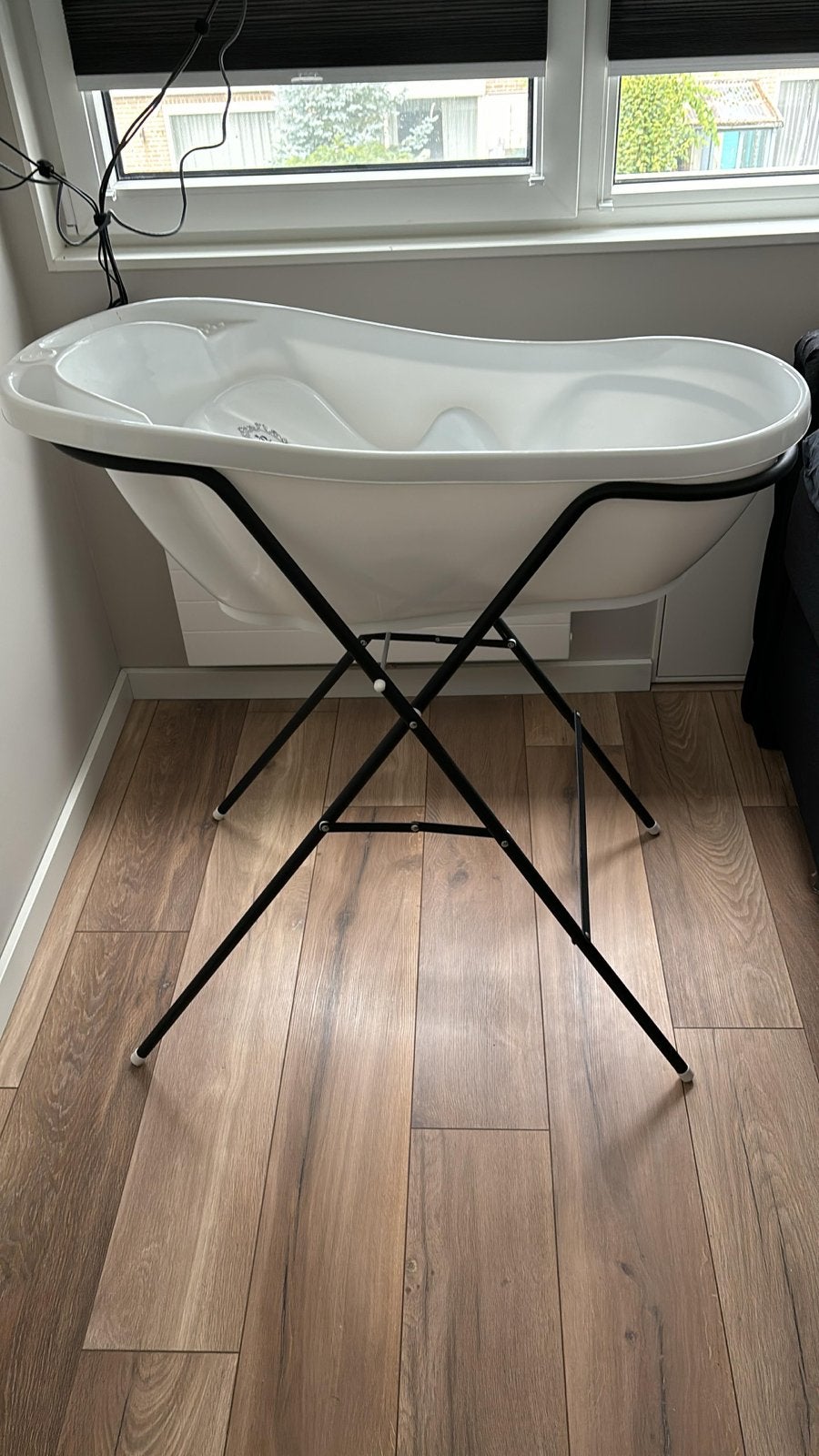 Tega Baby Badje met standaard en badzitje, Kinderen en Baby's, Badjes en Verzorging, Gebruikt, Badje, Standaard, Ophalen