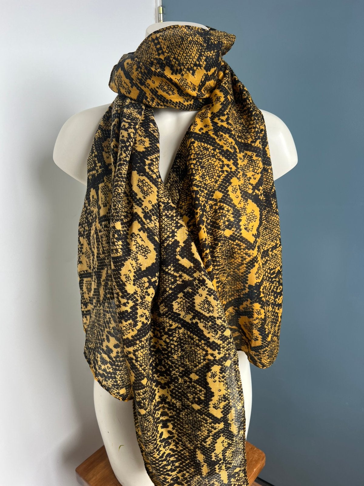 Hema geel zwart grote sjaal slangenprint, Kleding | Dames, Maat 46/48 (XL) of groter, Ophalen of Verzenden, Zo goed als nieuw