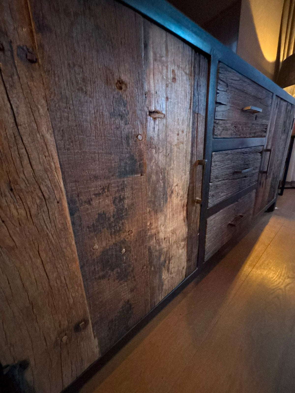 Robuust dressoir van oud hout en metaal, Industrieel, Rustiek, Robuust, Zo goed als nieuw, 200 cm of meer, Ophalen