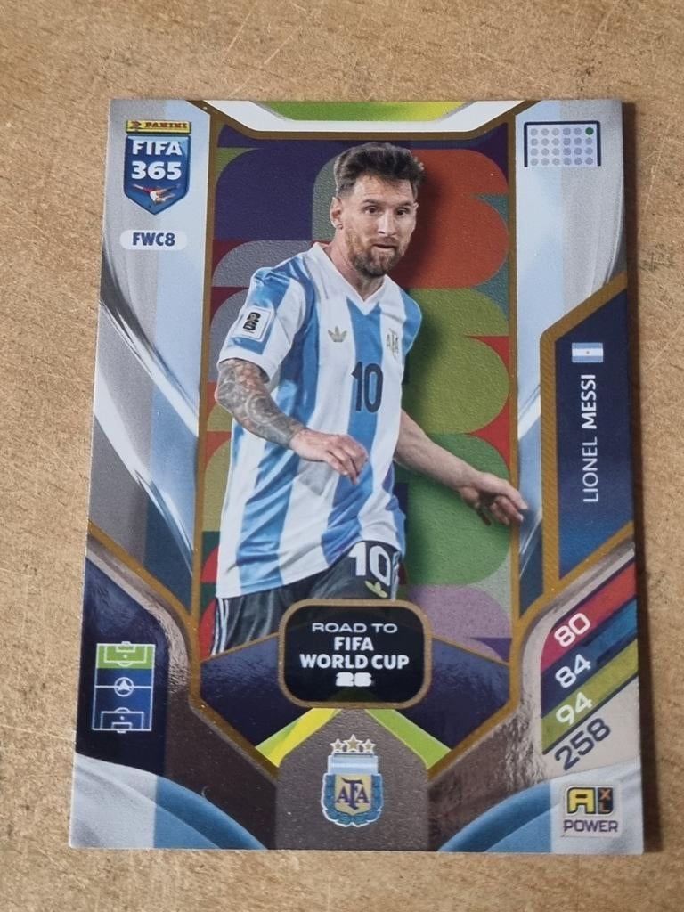 Panini Adrenalyn xl Fifa 365 2026 Fifa World Cup Messi, Hobby en Vrije tijd, Stickers en Plaatjes, Ophalen of Verzenden, Zo goed als nieuw